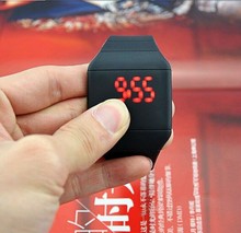 Caliente! envío gratis nueva moda de la alta calidad a prueba de agua el toque llevó tabla de la muñeca! relojes hombres mujeres marca deportiva