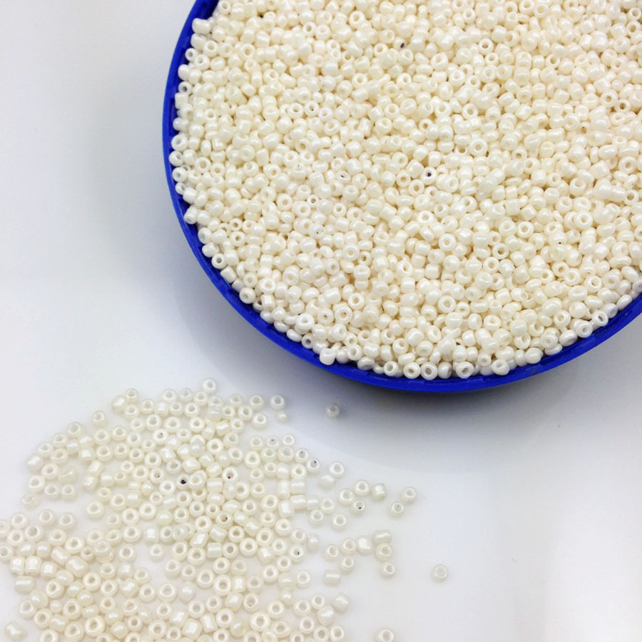 Description Picture 4 of item16g 1000pcs 2mm Solid Color Opaque Round Loose Spacer Bead Cezch Glass Seed Beads Handmade Jewelry Making DIY Garment Bead CS2M