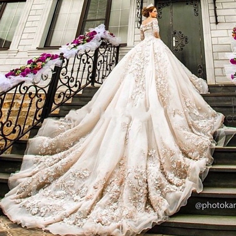 Luxury Cathedral Royal Train Ball Gown Wedding Dress 2016 Vintage Lace Long Sleeve Vestido De