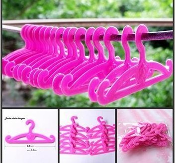 Big Wholesale 1000Pcs/lot  Free Shipping Dolls Dress Hangers for 1/6 Dolls and Other Dolls 2 Designs Useful Doll Clothes Hangers