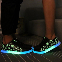 2016 Korean couple emitting luminous casual shoes men women fashion high quality glow in the dark led skull Fluorescent shoes