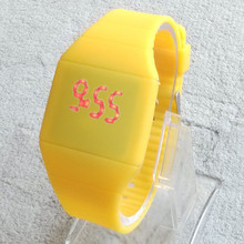 Girls Boys LED Watch Ultra thin Design jelly Woman Unisex Students Electronic Silicone Strap Fashion watch