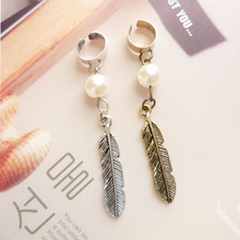 Hot fashion retro imitation pearl statement earrings accessories pendant feather ear bone clip earrrings for women jewelry