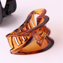 2016 High-Quality Heart Shape Hair Claw Plastic Hair Crab Hair Accessories for Women Headwear Spring Joint Hair Clip Gripper