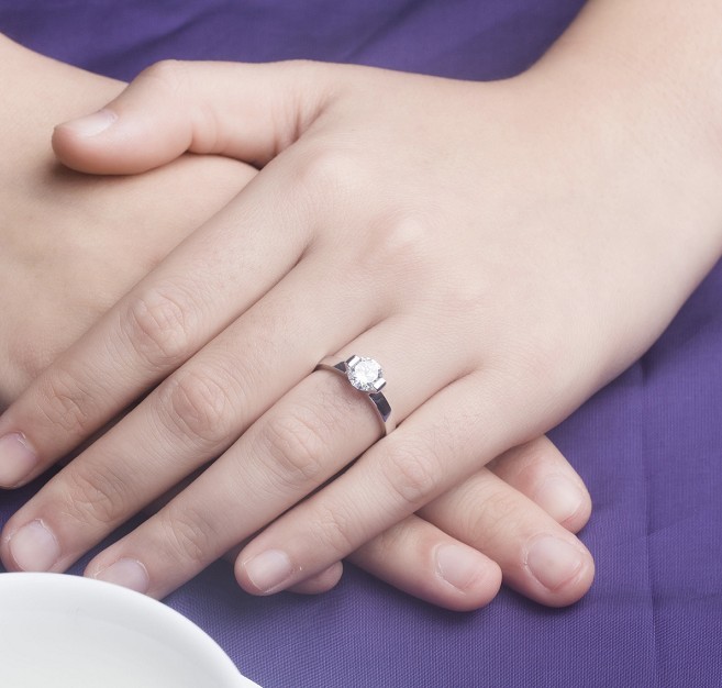 1 carat round cut engagement rings