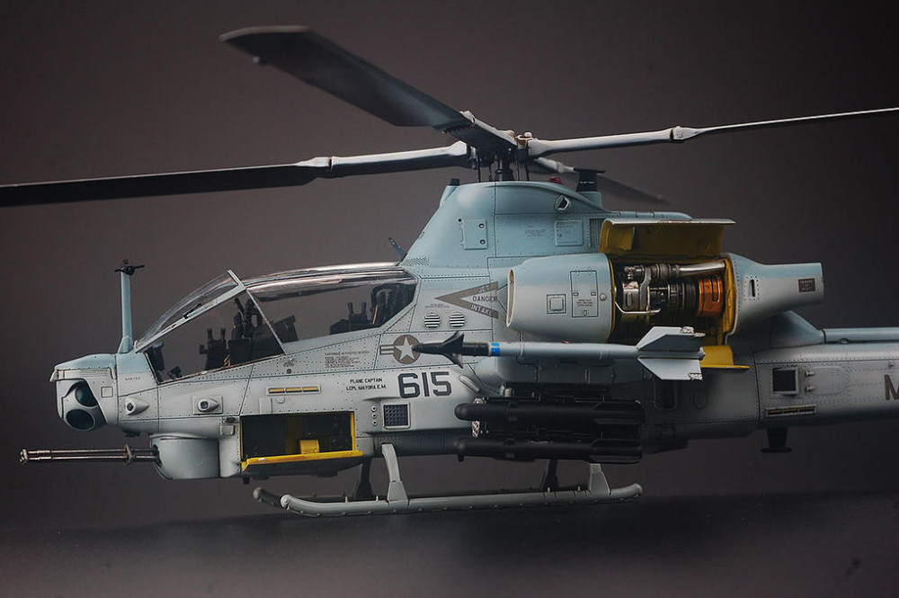 Kitty Hawk 80125 1/48 AH-1Z "Viper"  Assembly model New
