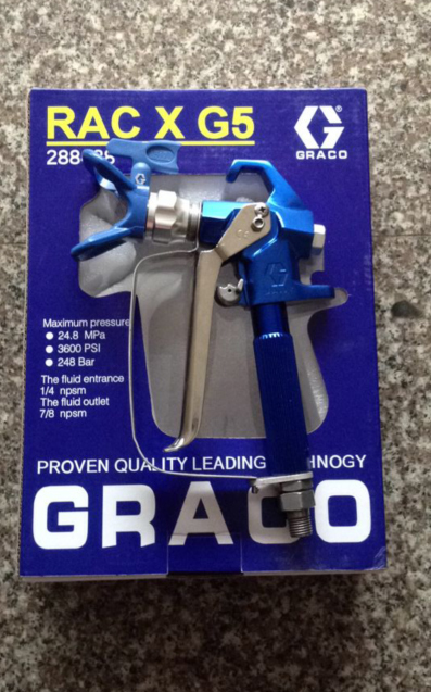 Aftermarket Airless Spray Gun 288428 with RAC X tip guard and RAC X 517 nozzle tip