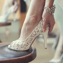 Bling Bling Flowers Wedding Shoes Pretty Stunning Heeled Bridal Dress Shoes Peep Toe White Lace Crystal Hand-crafted Prom Pumps