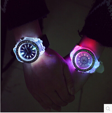 2015 Sale Reloj Saat Reloj envío gratis, de la mujer relojes para C regalos reative, Reloj led, relojes electrónicos, luces de colores parpadeando
