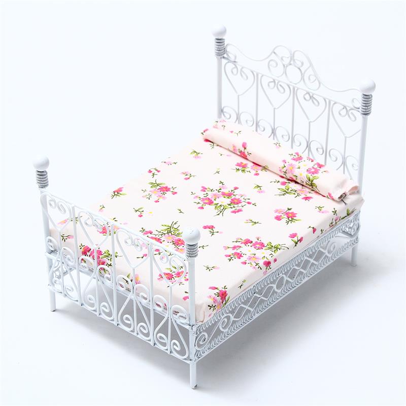 Wholesale 1 12 Dollhouse Miniature Bedroom Furniture Metal Bed With Mattress White European Style Mini Cute Decor Gift Toys For Children Dolls House