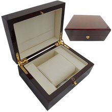 De alto grado de luz reloj de madera roja caja de Metal de bloqueo pintura marca de embalaje caja de regalo que contiene la almohadilla de la PU puede personalizar LOGO 95