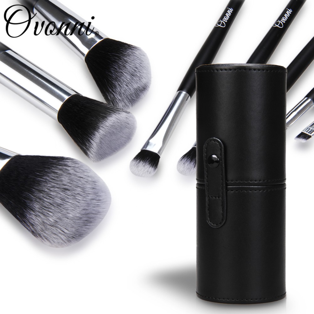 145858301_16_makeup brushes