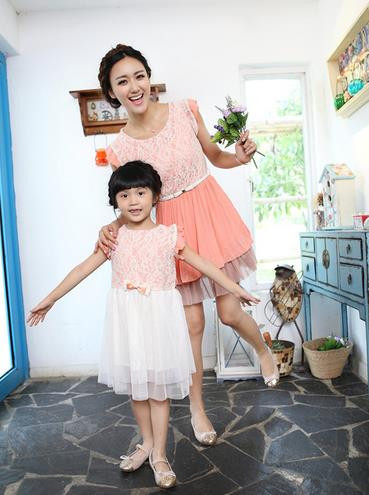 Brand New 2015 Summer Lace Girl Dress Patchwork Matching Mother Daughter Clothes Cute Family Matching Outfits Chiffon Dresses8