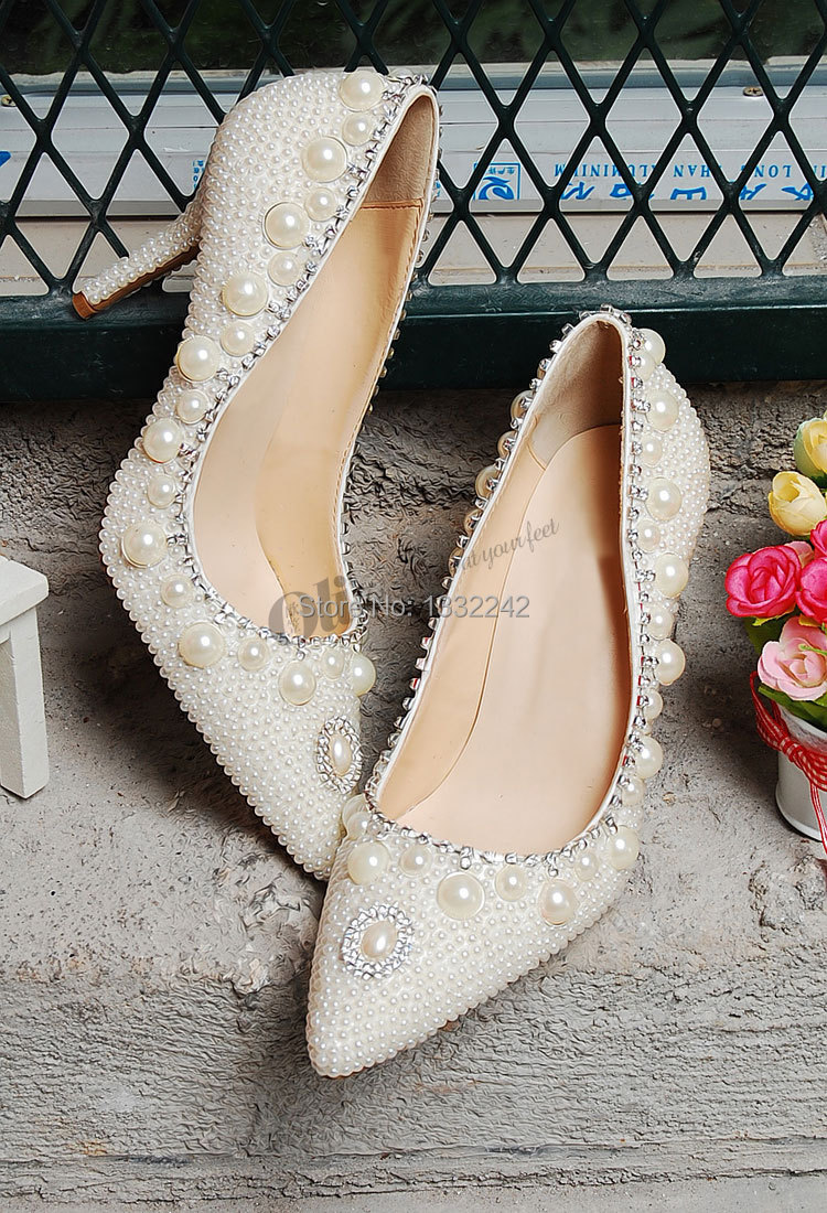 zapatos altos rojos elegantes
