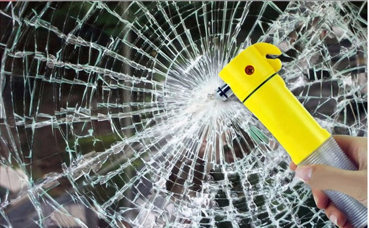 4 in 1 Car Auto Emergency Safety Life Hammer LED Flashlight New (4)