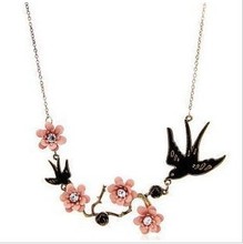 RN-094 Retro carved flowers swallow imitation diamond necklace(Min order =$10)