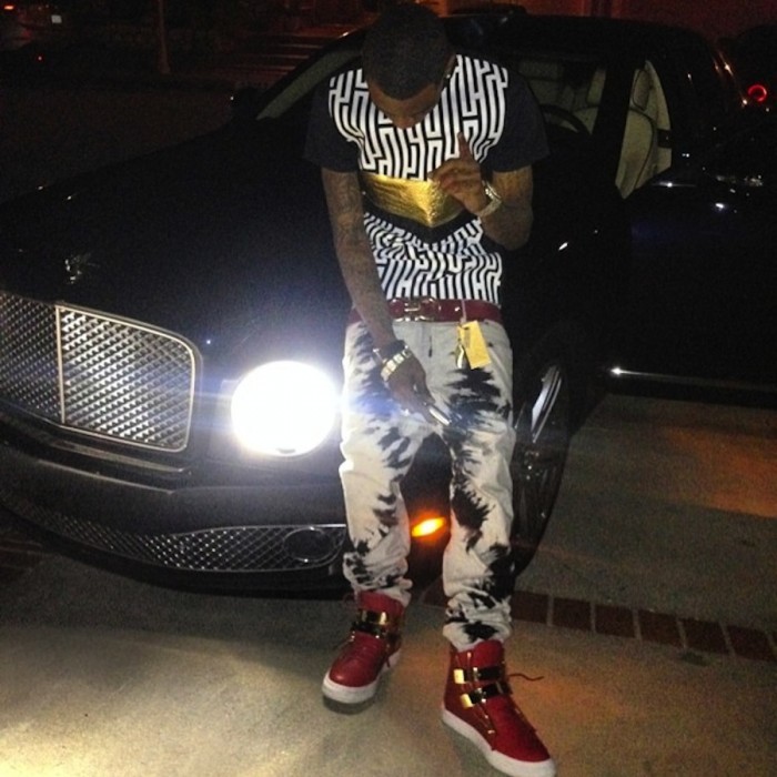 soulja-boy-rents-a-bentley-mulsanne-for-the-bet-awards-83184_1-700x700