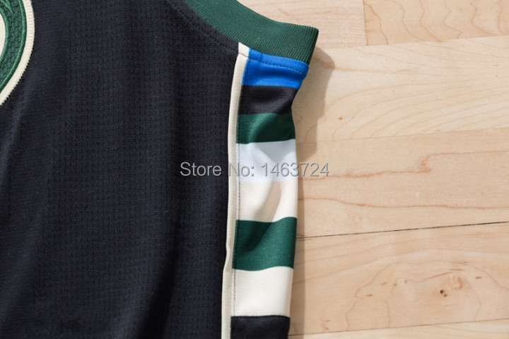 bucks_altuniform0107.jpg