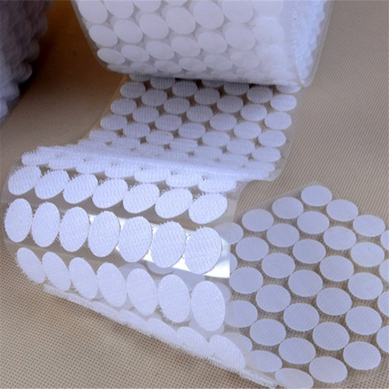 Gobik Absolute BS Bibshort Da rienda suelta a tu perversión con esta preciosa máscara de ojos de piel regenerada y neopreno. Esta máscara gris titanio te aísla del mundo y viene con una cinta elástica que se adapta a .