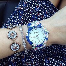 2015 caliente del envío libre del regalo de navidad de la nueva moda ginebra acero inoxidable estilo de la flor cuarzo de la correa mujeres para mujer relojes vestido azul