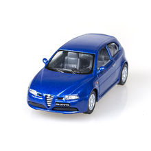 Kinsmart альфа 147 синий 1/32 модели сплава модель автомобиля спортивный автомобиль отступить детские игрушки детские игрушки