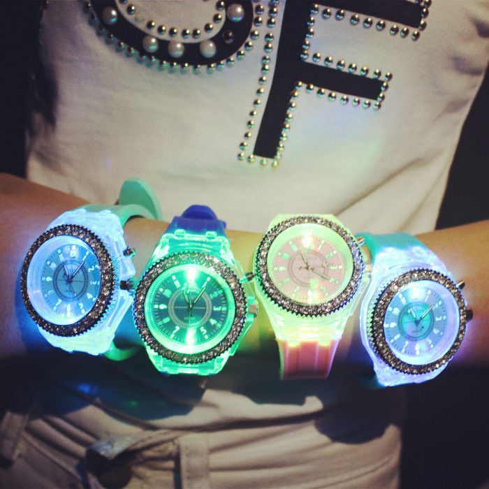 Fashion Korea Style Woman Man Luminous LED Watches Silicone Rubber Quartz Watches Waterproof Bracelet Wristwatch Casual