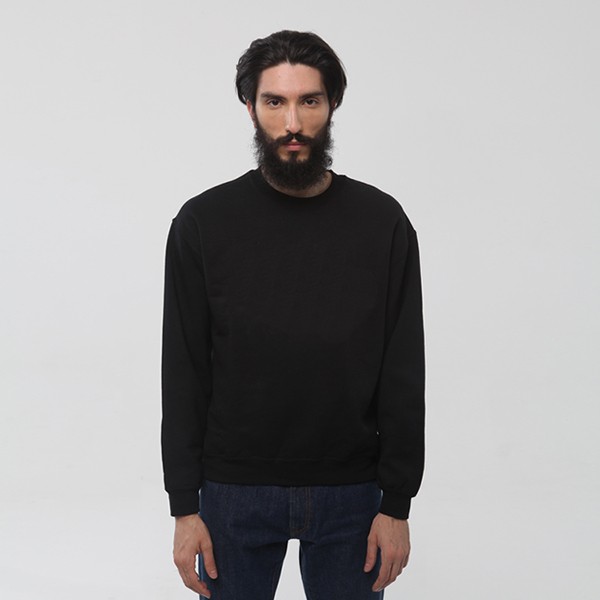 600px KR-Sweatshirt-Model 4