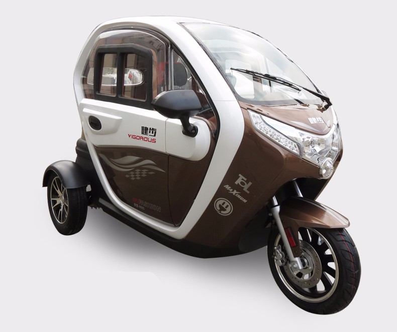 Elektrikli üç tekerlekli Scooter 72V 65AH kamera ekran pil güçlü Motor