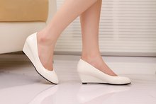 2016 New patent leather small round slope women shoes Korean candy colored leather shoes red wedding middle heel shoes ND012