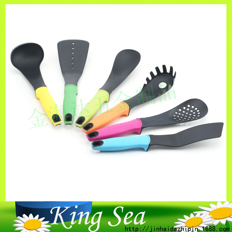 Compra utensilios de cocina de colores online al por mayor de China