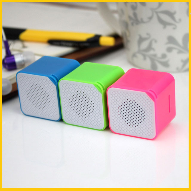 2015 New Fashion Portable Mini MP3 Player Support Card Campaign MP3 Music Player Built in Speaker