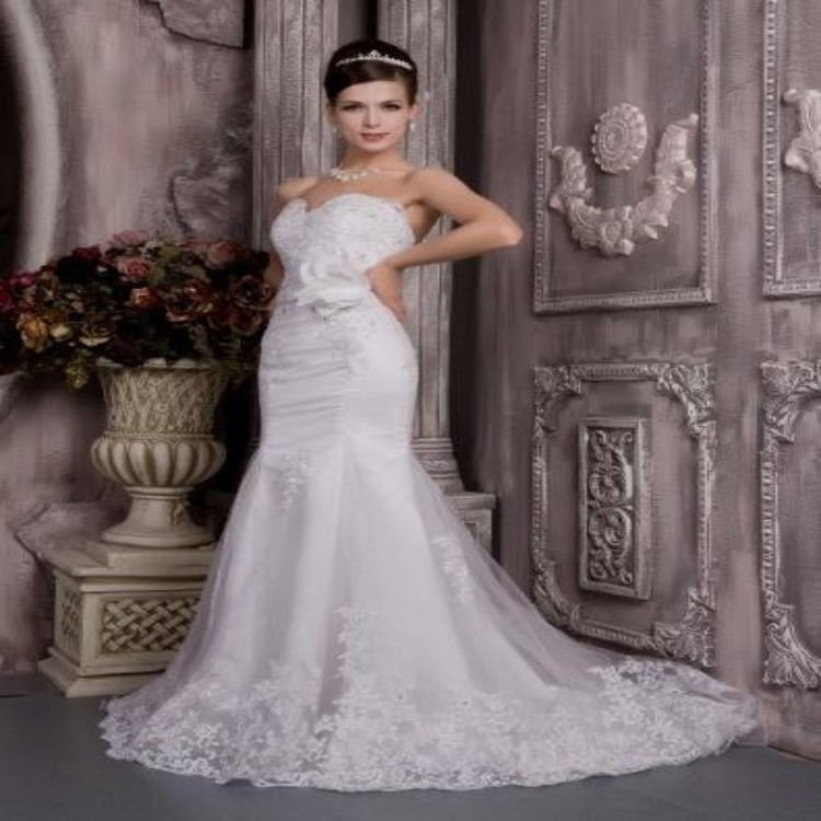 Wedding dress separate train