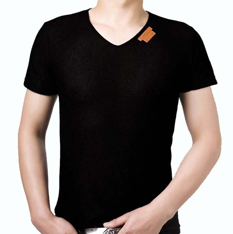 MEN\'S V NECK T -SHIRT BLACK MODEL