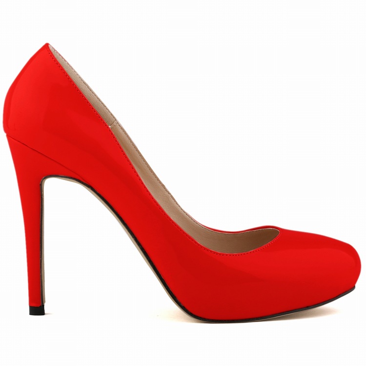 zapatos altos rojos elegantes
