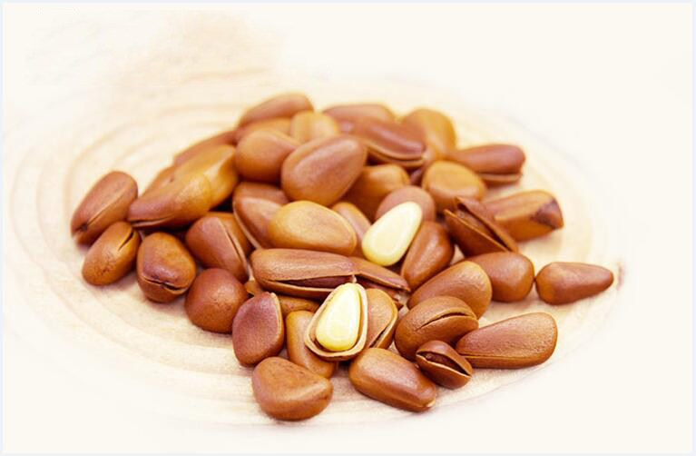 Chinese nationality almond nuts snack foods China Christmas candy food stores 