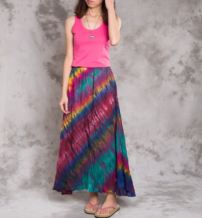 Modern Kart Women's Cotton Printed Wrap Around Skirt(MKSKT063, Black, Free Size) Lean people look great in short skirts,mini skirts, pencil skirts and the like. They can easily pair matching tops with these and carry them around easily looking chic. Slightly bulky people can go for long maxi skirts, wraparound skirts, midi skirts and the like which will make them look leaner and gorgeous.