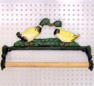 Rustic Ancient Bathroom Wall Mounted Cast Iron Wood Towel Rack/ Towel Shelf Painted Ducks familry Bath Home Decor Free Shipping