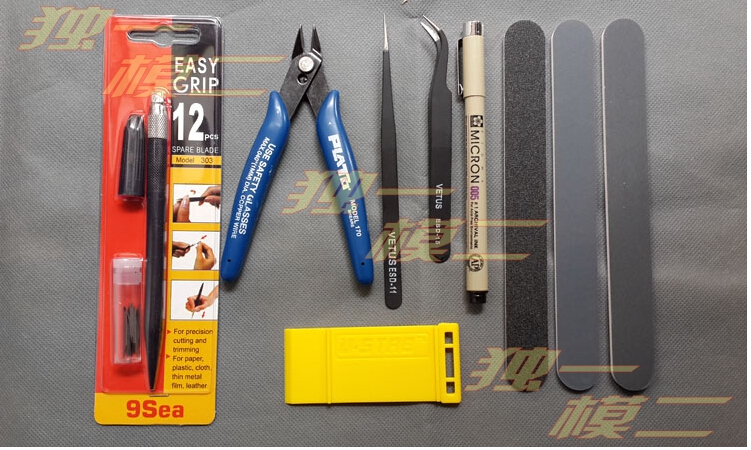 As much as tool kits New simple suit gundam and assembling tools