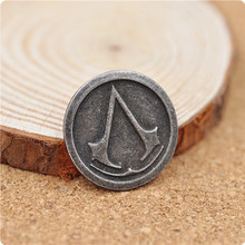 Assassins creed brooch pin vintage retro game Ezio Deiss Mond cosplay jewelry for men and women wholesale