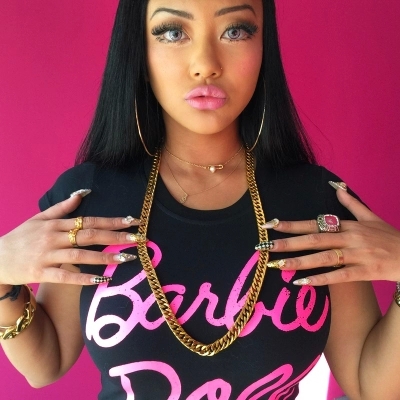  barbie    t           