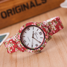Caliente del silicio de la correa hermosa flor de Rose patrón reloj de pulsera de diseño para mujeres estudiantes niñas gota del envío WH-083