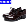 Patent leather Flat Oxford Shoes Woman flats 2017 fashion Vintage Fretwork British style pointed toe Brogue