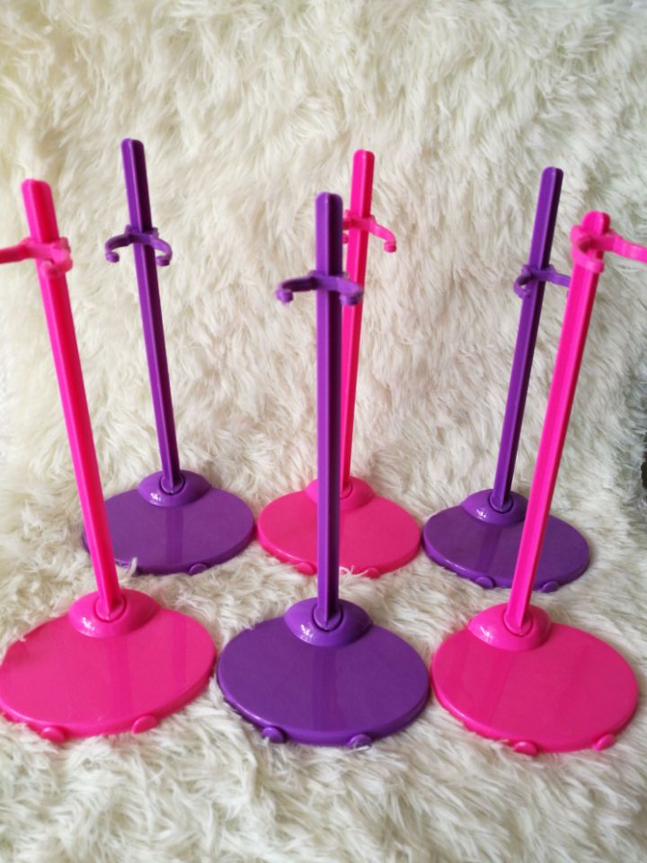 plastic barbie doll stands