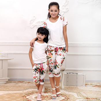 Соответствия мать и дочь одежда симпатичные спорт костюмы хлопка с коротким рукавом футболка + брюки семьи соответствующие наряды розничная 2015 MB8
