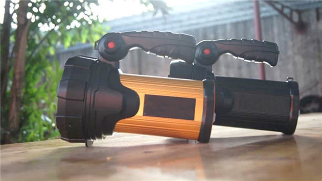 powerful led flashlight10