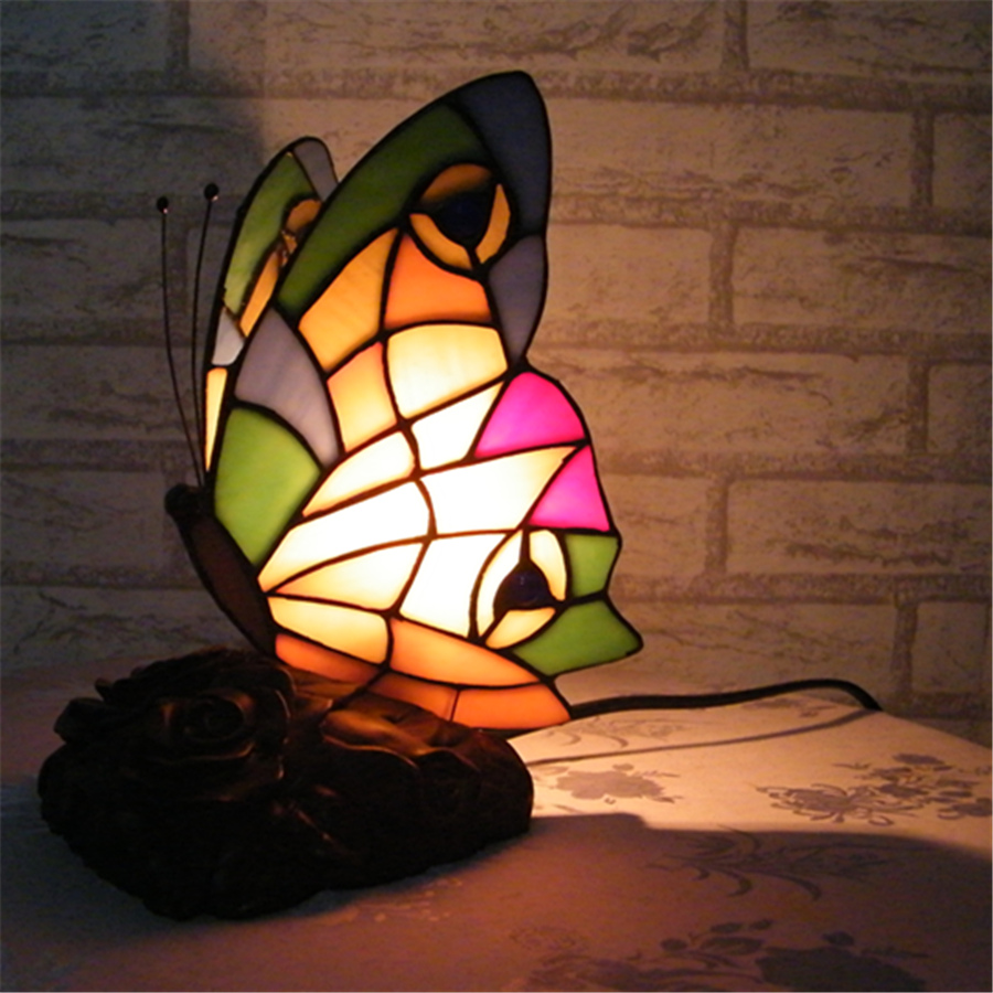 Lampade tiffany immagini: lampada da tavolo"il bosco" in vetro ...