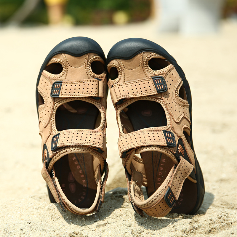 Summer genuine leather  sandals male soft breathable sandals men's outdoor  vintage toe cap covering beach sandals men's flats