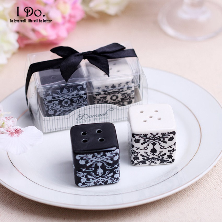 Wholesale Damask Salt Pepper Shaker Wedding Favors And Gifts For Guests Souvenirs Decoration Event Party Supplies Birthday Favors Birthday Party