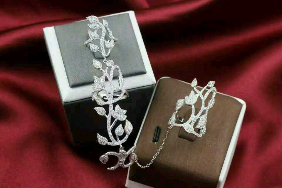 Chain link wedding rings