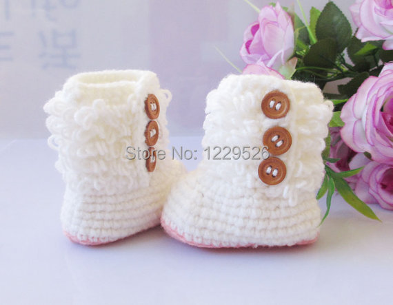white baby shoes / crochet baby boots / booties / toddler shoes / newborn shoes up to 12months